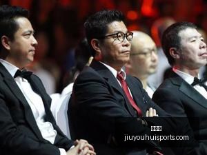电竞女神携,手品牌,联名时尚服,九游会官网,九游会游戏,九游会平台,九游会代理,九游会登录